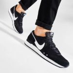 Кроссовки мужские NIKE VENTURE RUNNER